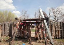 Der Kletterturm am Bauspielplatz wird endlich erneuert - 