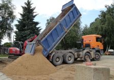   - Neuer Sand für den Sandkasten